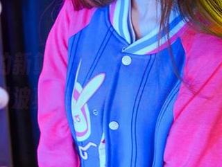 热乎乎的新鲜更新：Sally Dorasnow的间波真美比基尼写真再度闪耀